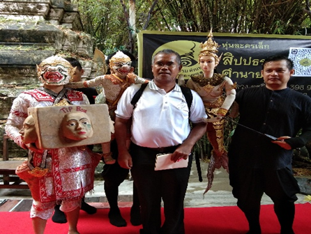 บรรยากาศการแสดงศิลปวัฒนธรรมโขนบริเวณริมคลองบางหลวง