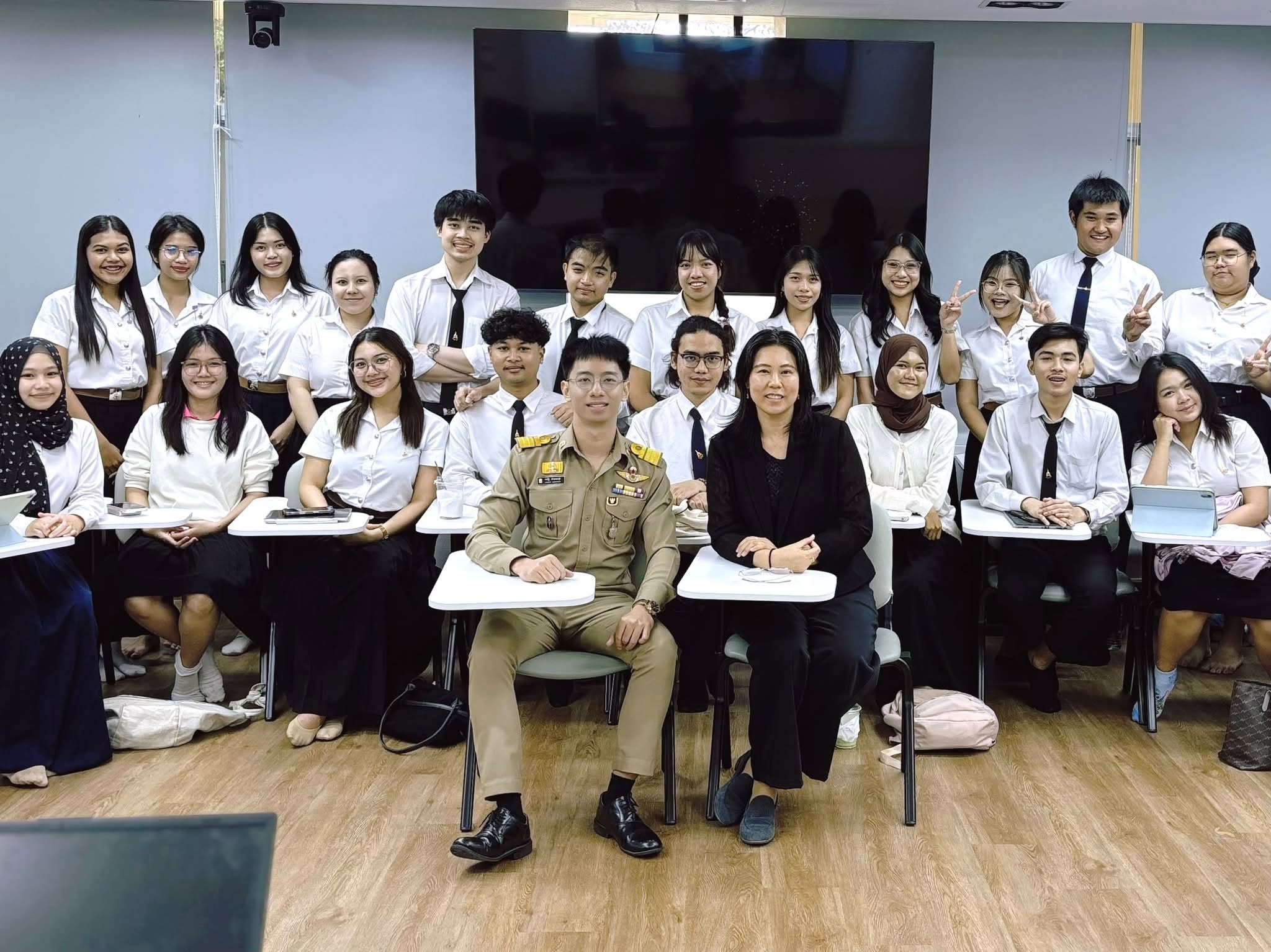 ภาพจาก Facebook : Saharat Laksanasut